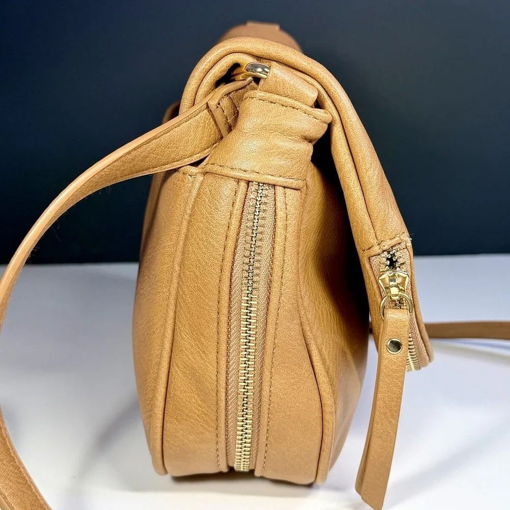 Classic Leather Crossbody Bag in Tan